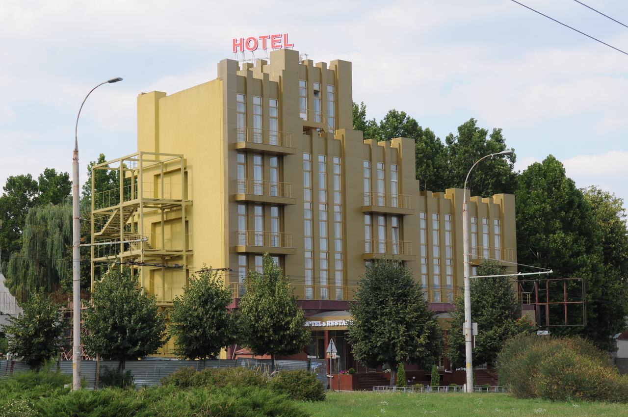 Manhattan Hotel & Restaurant Chisináu Exterior foto