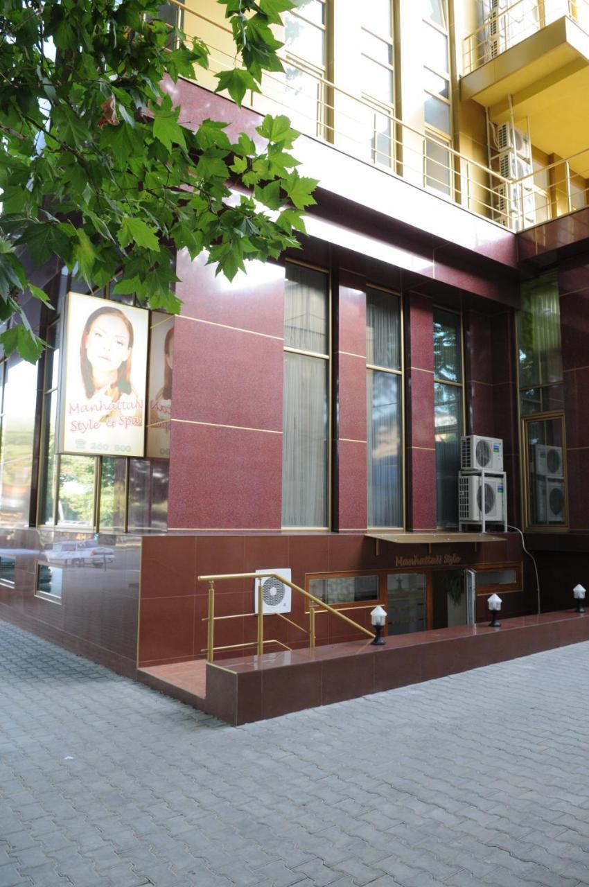 Manhattan Hotel & Restaurant Chisináu Exterior foto
